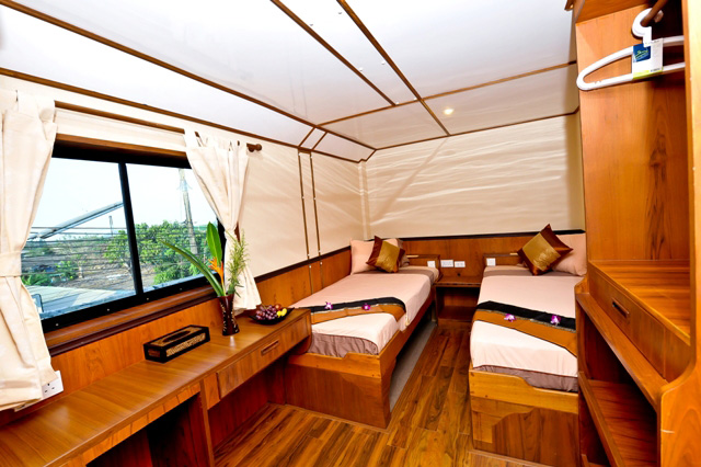 White Manta CAbine Deluxe Twin