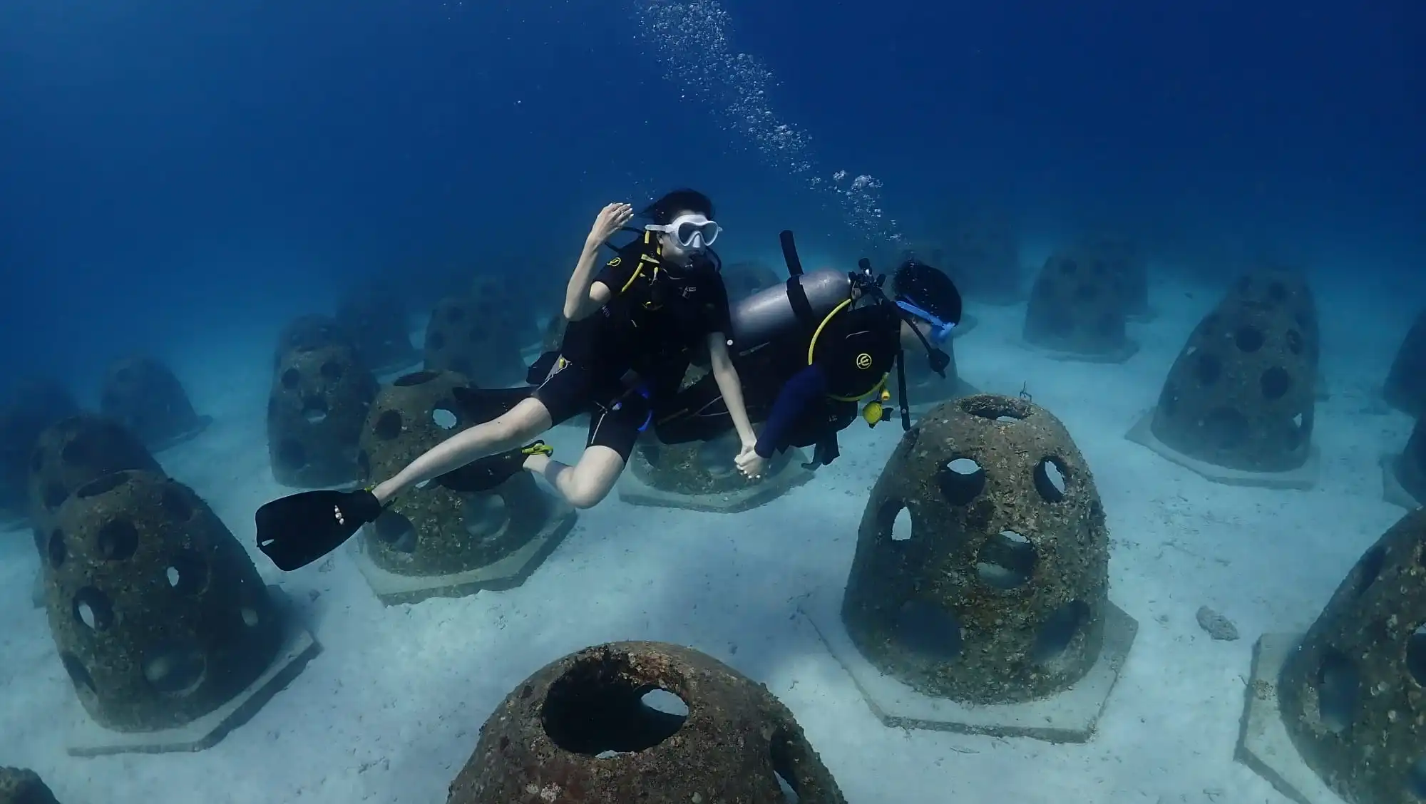 Discover Scuba Diving instructor and student at Racha Yai