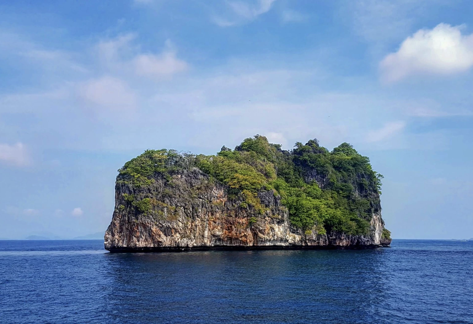 Koh Dok Mai dive site, Phi Phi
