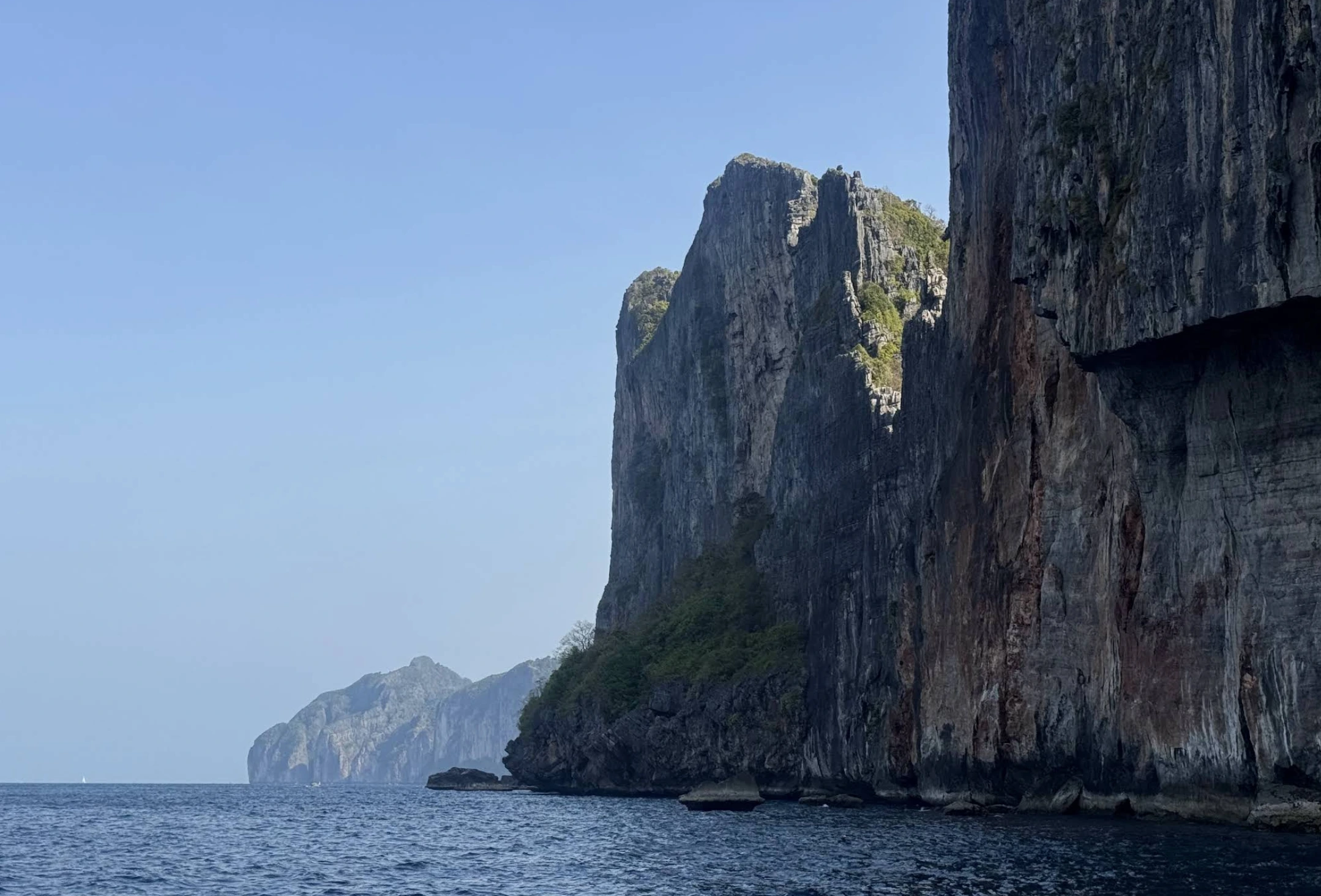 Palong Wall dive site at Koh Bida Nai, Phi Phi